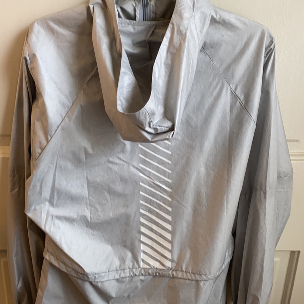 ASICS lightweight (single layer) jacket - Picture 7 of 7